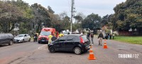 Colisão entre carro e moto deixa duas pessoas feridas na Av. Javier Koelbel 