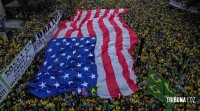Malafaia se diz indignado com bandeira dos EUA em ato na Paulista, mas Eduardo Bolsonaro elogia