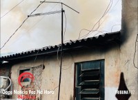 Duas casas pegam fogo no Bairro Três Lagoas e mobilizam as equipes do Corpo de Bombeiros