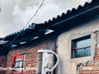 Duas casas pegam fogo no Bairro Três Lagoas e mobilizam as equipes do Corpo de Bombeiros
