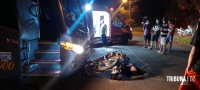 Duas vítimas graves após colisão entre moto e ônibus na Vila Carimã