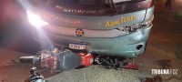 Duas vítimas graves após colisão entre moto e ônibus na Vila Carimã