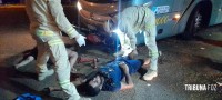 Duas vítimas graves após colisão entre moto e ônibus na Vila Carimã