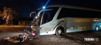 Duas vítimas graves após colisão entre moto e ônibus na Vila Carimã