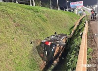 Veiculo tomba as margens da rodovia no Km 7 de Ciudad Del Este