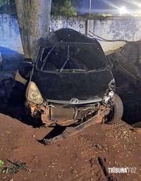Veiculo tomba as margens da rodovia no Km 7 de Ciudad Del Este