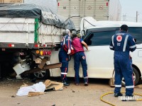 Acidente violento entre van e carreta termina em milagre: pastora é resgatada com vida 