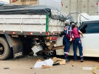 Acidente violento entre van e carreta termina em milagre: pastora é resgatada com vida 