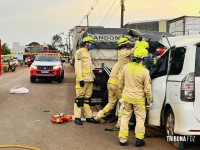 Acidente violento entre van e carreta termina em milagre: pastora é resgatada com vida 