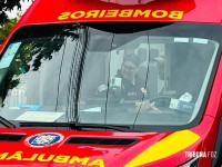 Mulher fica ferida após colisão entre moto e carro no Conjunto Libra