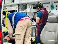 Mulher fica ferida após colisão entre moto e carro no Conjunto Libra