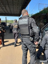 Policia Federal realiza extradição de foragido ligado à facção criminosa paulista