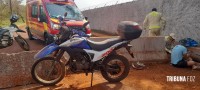 Estudante de medicina é socorrido pelo Siate após colidir moto contra  uma muralha de concreto na Vila Carimã