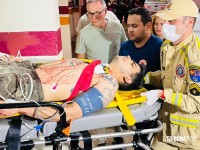 Homem é socorrido pelo Siate após ser alvejado por quatro tiros na Vila Carimã