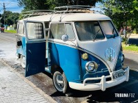 Kombi relíquia pega fogo no Jardim São Paulo e populares conseguem conter incêndio