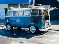 Kombi relíquia pega fogo no Jardim São Paulo e populares conseguem conter incêndio