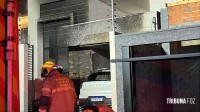 Incêndio destrói carro de luxo que estava na garagem da residência no Jardim Dona Fátima Osman