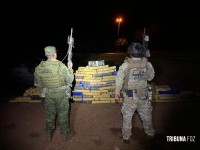 PF, PC e PM apreendem embarcação com 1 tonelada de drogas em Santa Helena