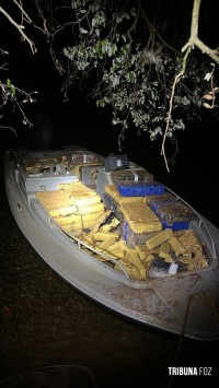 PF, PC e PM apreendem embarcação com 1 tonelada de drogas em Santa Helena