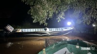 PF, PC e PM apreendem embarcação com cigarros contrabandeados em Itaipulândia