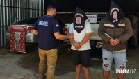 Policia prende duas pessoas em uma oficina mecânica com dois carros roubados em Ciudad Del Este