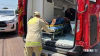 Siate socorre duas pessoas após colisão no Bairro Três Lagoas 