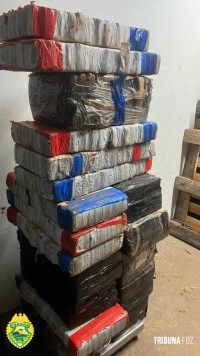BPFRON apreende embarcação carregada com 443,8 Kg de maconha em Santa Helena