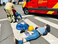 Duas pessoas ficam feridas após colisão entre Van paraguaia e moto na Vila Portes