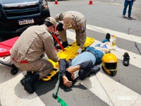 Duas pessoas ficam feridas após colisão entre Van paraguaia e moto na Vila Portes