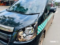 Duas pessoas ficam feridas após colisão entre Van paraguaia e moto na Vila Portes