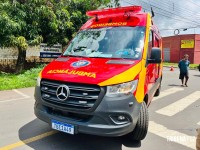 Duas pessoas ficam feridas após colisão entre Van paraguaia e moto na Vila Portes