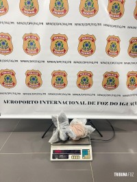 Polícia Federal prende dois passageiros no Aeroporto de Foz do Iguaçu por tráfico internacional de drogas e descaminho