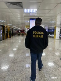 Polícia Federal prende dois passageiros no Aeroporto de Foz do Iguaçu por tráfico internacional de drogas e descaminho