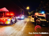 Filha vela o corpo da mãe em casa após longa espera por remoção e passa a noite ao lado do corpo