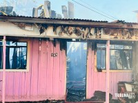 Incêndio residencial destrói duas casas no Conjunto Libra em Foz do Iguaçu 