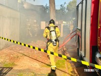 Incêndio residencial destrói duas casas no Conjunto Libra em Foz do Iguaçu 