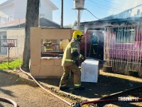 Incêndio residencial destrói duas casas no Conjunto Libra em Foz do Iguaçu 
