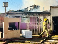 Incêndio residencial destrói duas casas no Conjunto Libra em Foz do Iguaçu 