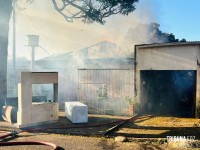 Incêndio residencial destrói duas casas no Conjunto Libra em Foz do Iguaçu 