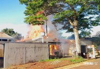 Incêndio residencial destrói duas casas no Conjunto Libra em Foz do Iguaçu 