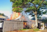 Incêndio residencial destrói duas casas no Conjunto Libra em Foz do Iguaçu 