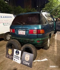 PF, PC e Marinha apreendem veículo carregado com 30 pneus contrabandeados em Foz do Iguaçu