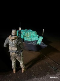 PF, PM e PC apreendem embarcação carregada com 50 mil maços de cigarros em Missal