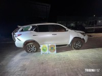 BPFRON e PF apreendem veículo furtado carregado com 1.500 pacotes de cigarros contrabandeados as margens do Lago de Itaipu