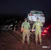 BPFRON e PF apreendem veículo furtado carregado com 1.500 pacotes de cigarros contrabandeados as margens do Lago de Itaipu