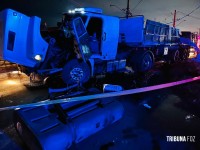 Motorista de carreta fica ferido após acidente na marginal da BR-277