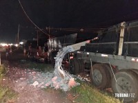 Motorista de carreta fica ferido após acidente na marginal da BR-277