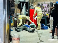 Homem cair de escada enquanto instalava câmera de segurança 