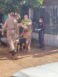 Homem é atingido por tiro na cabeça em frente à residência no Jardim Três Pinheiros
