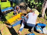 Siate socorre homem que caiu de uma árvore de seis metros no Jardim São Roque